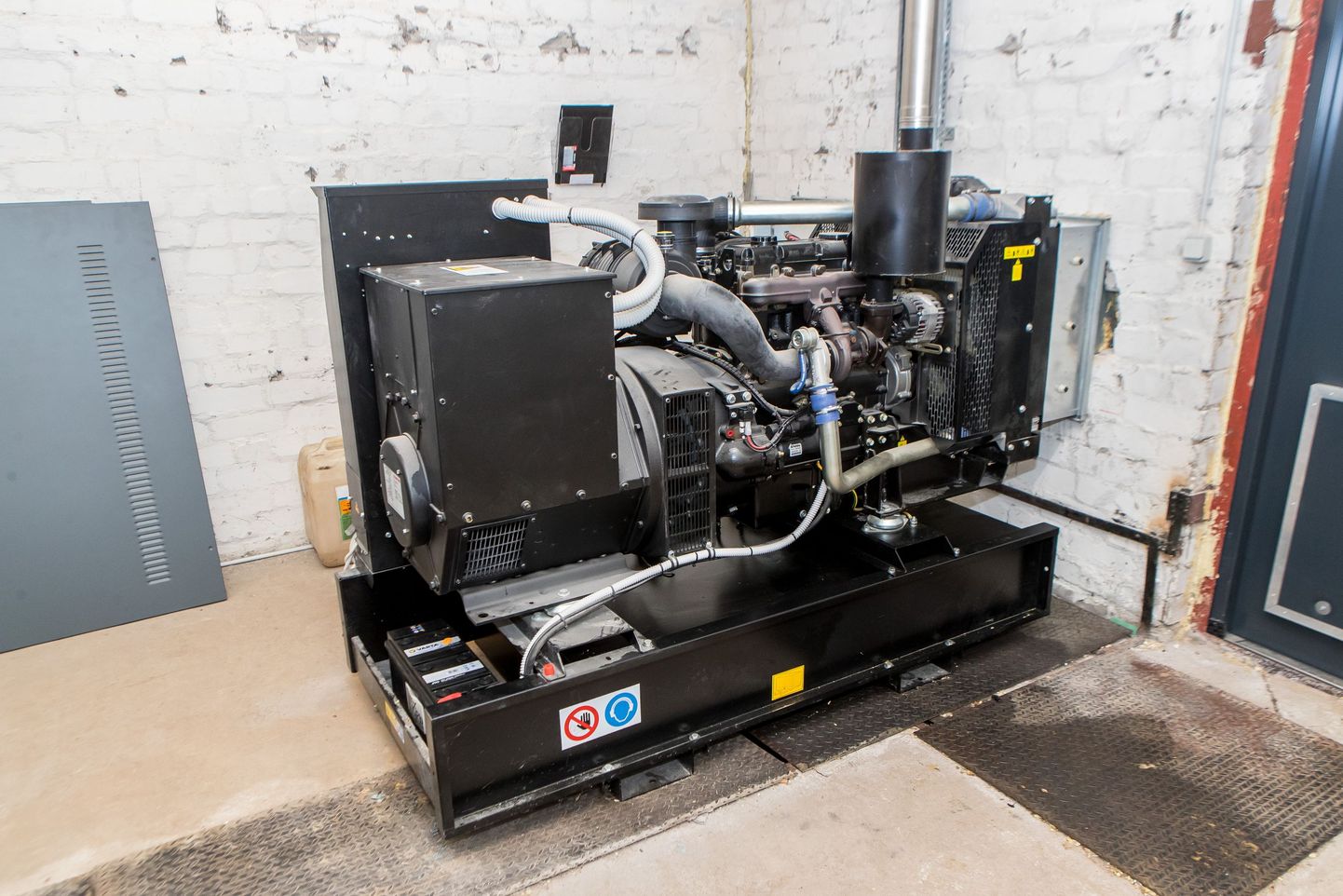 Unimäe veepuhastusjaamas tagab voolkatkestuse korral automaatselt elektritoite generaator.