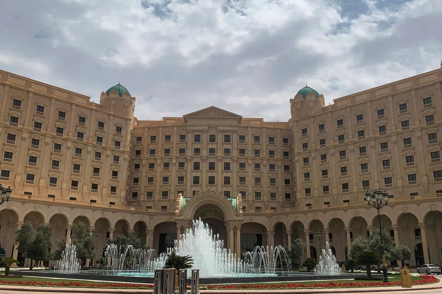 Переговоры США с РФ и Украиной проходят в отеле Ritz-Carlton в Эр-Рияде