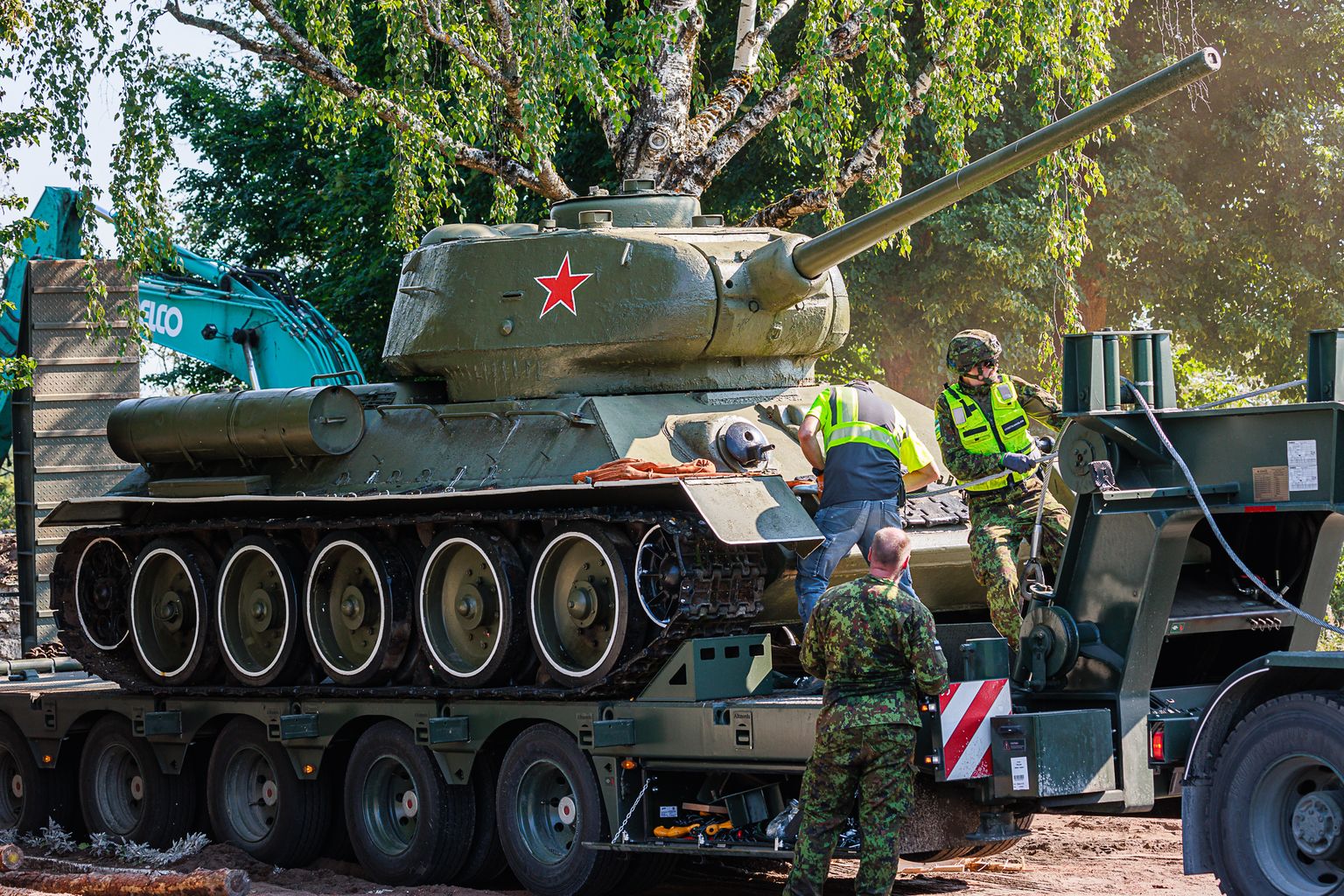 Narva tahab, et valitsus tagastaks talle 16. augustil teisaldatud tanki ja teiste punamonumentide fragmendid.