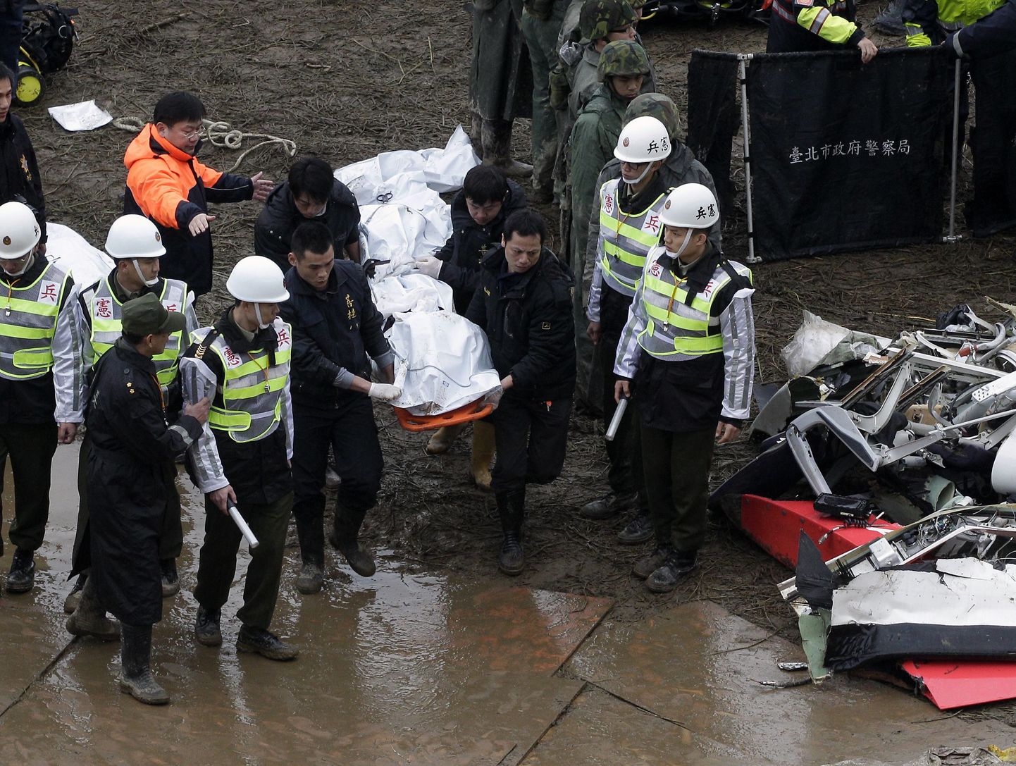 Lennukatastroofi ohvrite otsingud Taiwanil.