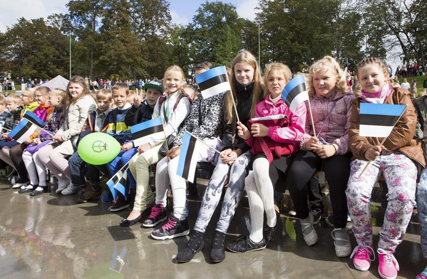 Koolirahu linna tiitel anti Viljandile 1. septembril lauluväljakutäie laste silme all.