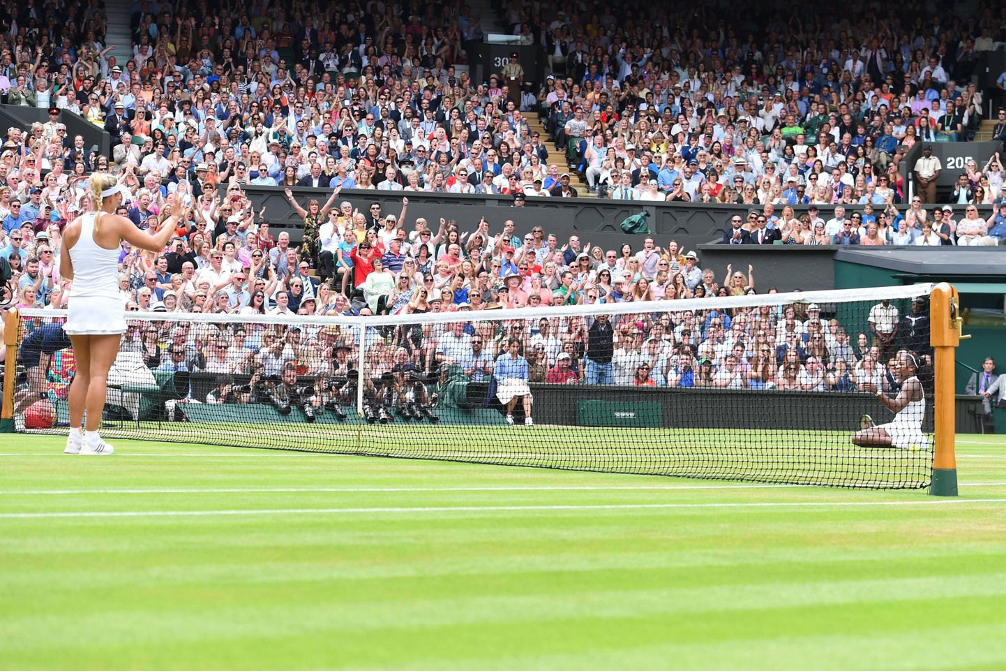 Mulluse Wimbledoni naiste üksikmängu finaalmatši kulminatsioon. Serena Williams alistas Angelique Kerberi.