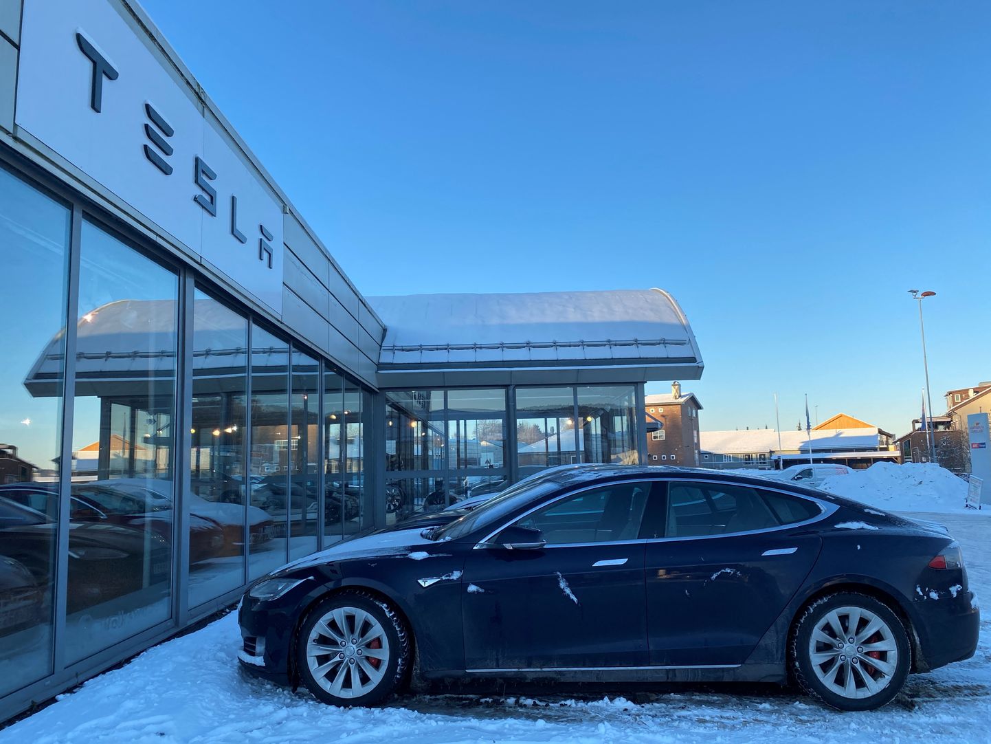 Tesla esindus Norras.