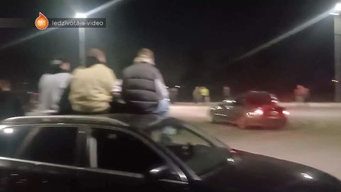 VIDEO ⟩ Lucavsalā šoferi regulāri 