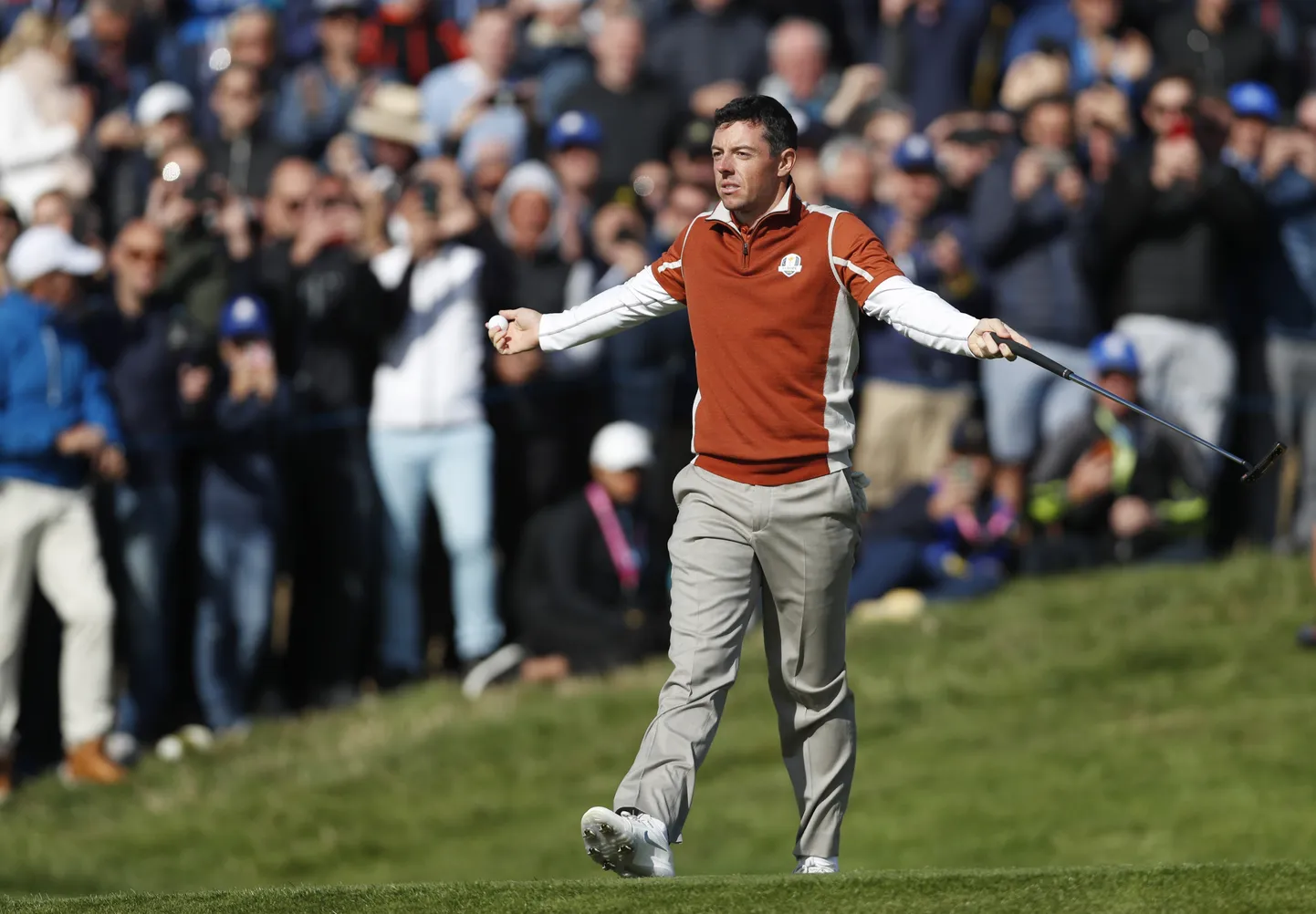Rory McIlroy fänniga suhtlemas.