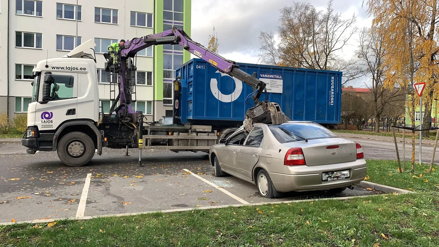 Varsti võivad kohalikud omavalitsused koristada teelt jalgu jäänud autoromud.