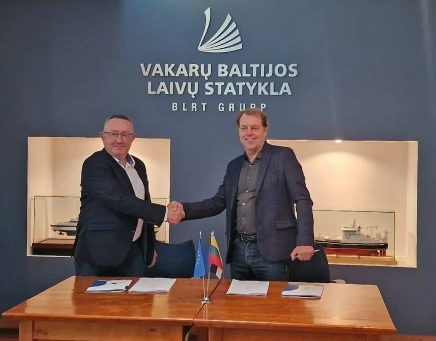 AS Baltic Workboats´i tegevjuht Margus Vanaselja (paremal) koos Western Baltija Shipbuilding’i tegevjuhi Vitalij Froloviga (vasakul).