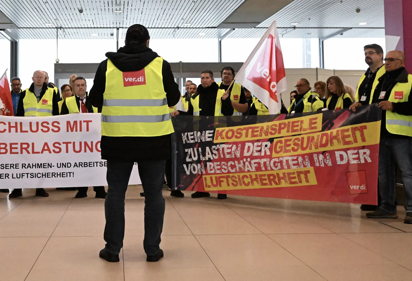 Ķelnes-Bonnas lidostas darbinieku streiks.