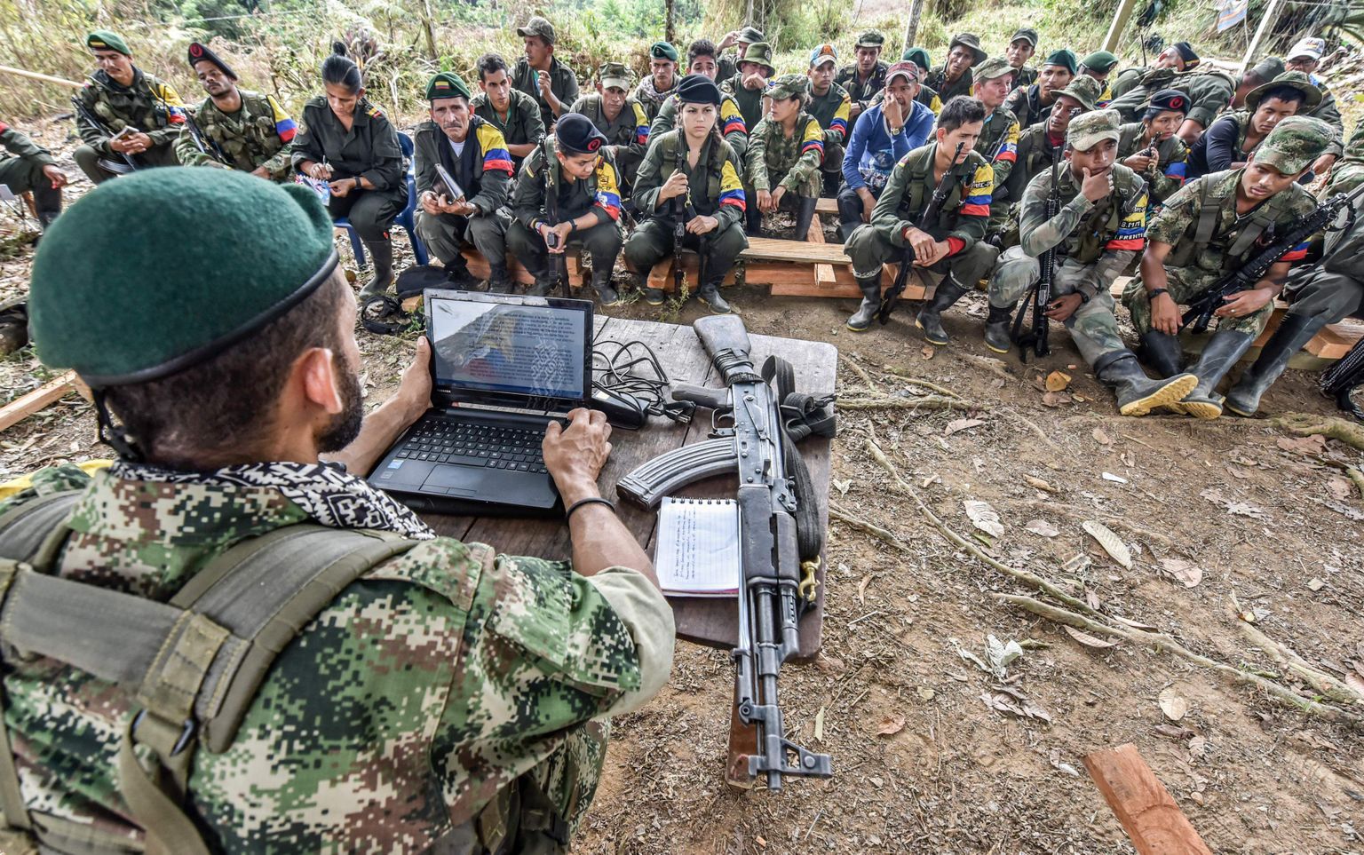 FARCi liige Hector Velasco Tomas andmas mässulistele informatsiooni rahukõneluste käigust.