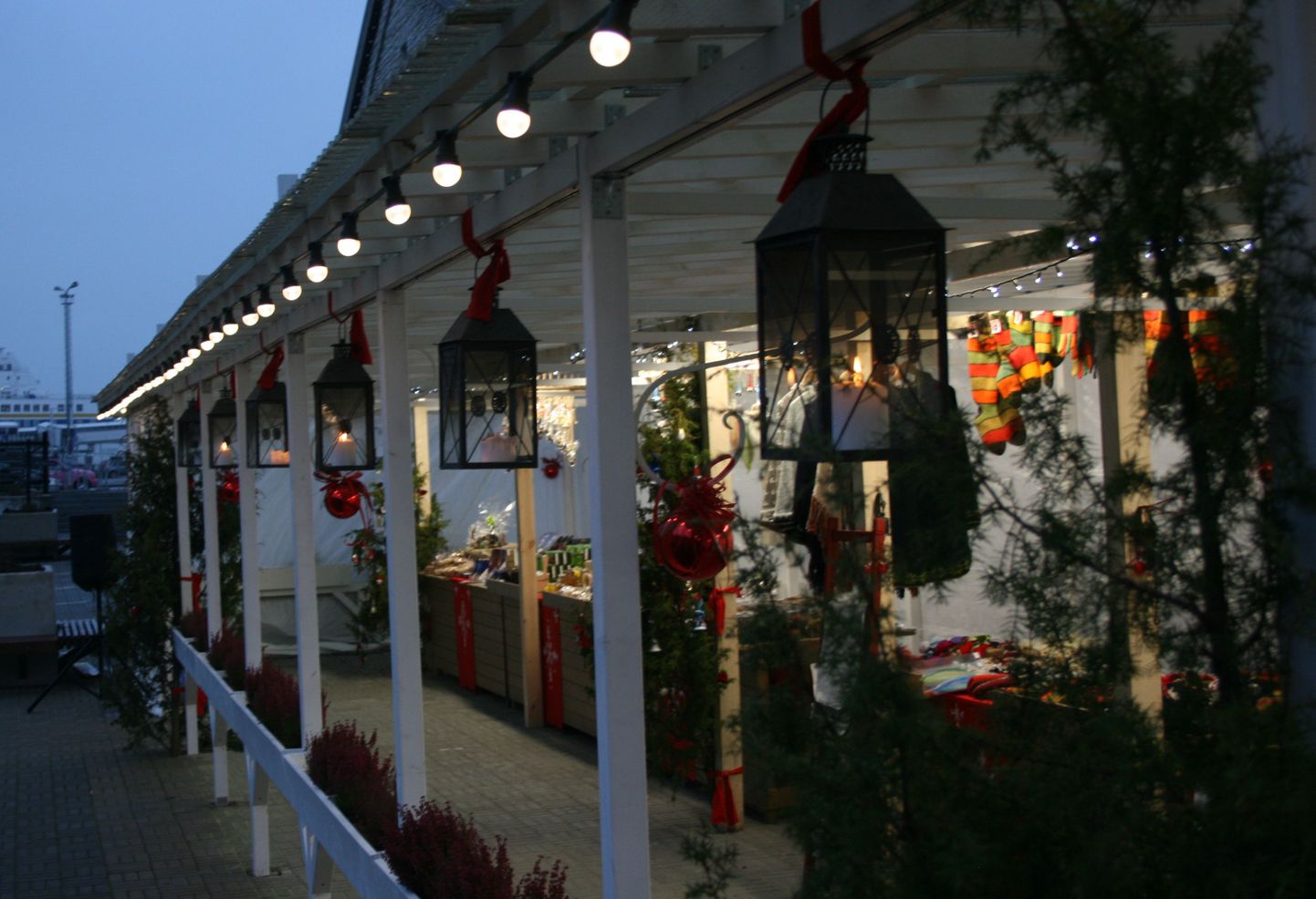 В Таллинне открылся рождественский рынок.
