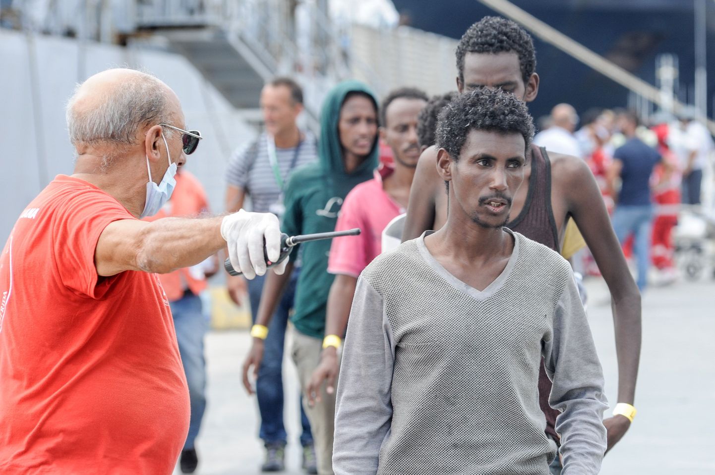 Vahemerelt päästetud migrandid Itaalias