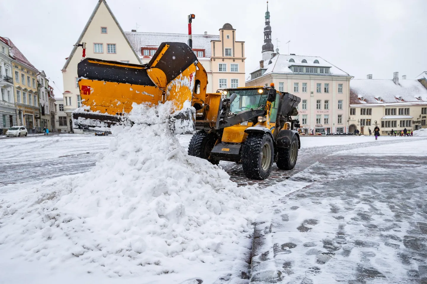 В Таллинне снежно.