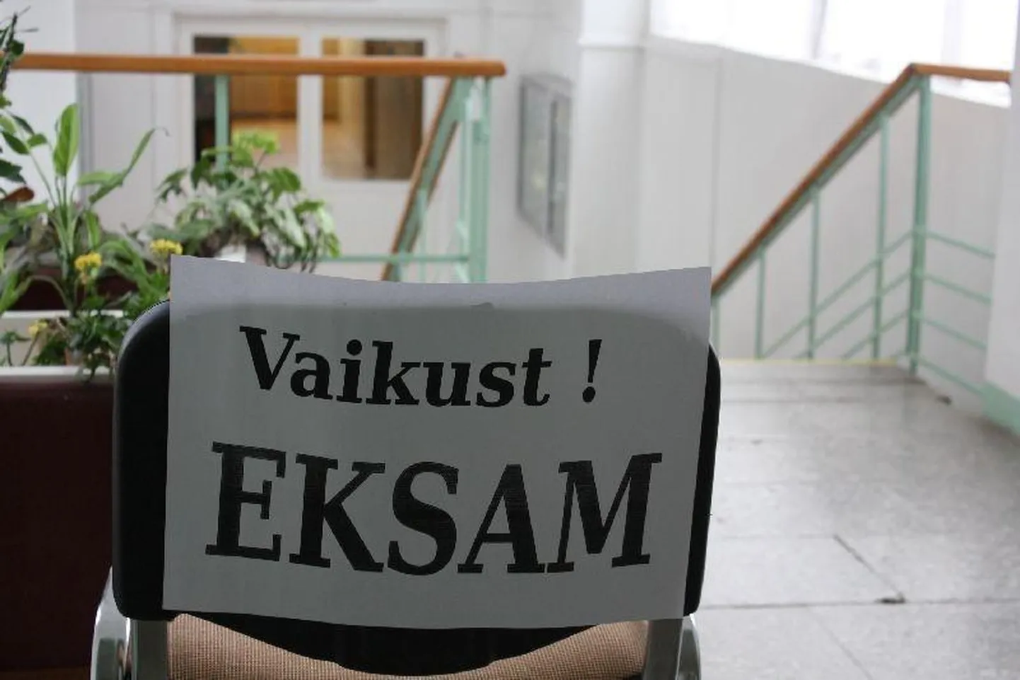 Koolide lõpueksamid lükatakse edasi.
