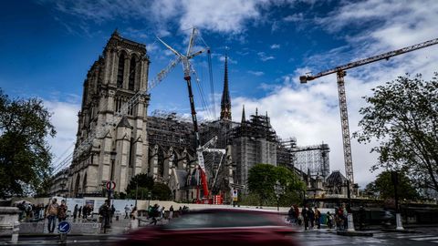 VIIS AASTAT PÕLENGUST ⟩ Uuesti Pariisi kohal kõrguv Jumalaema kiriku siluett ravib prantslaste traumat