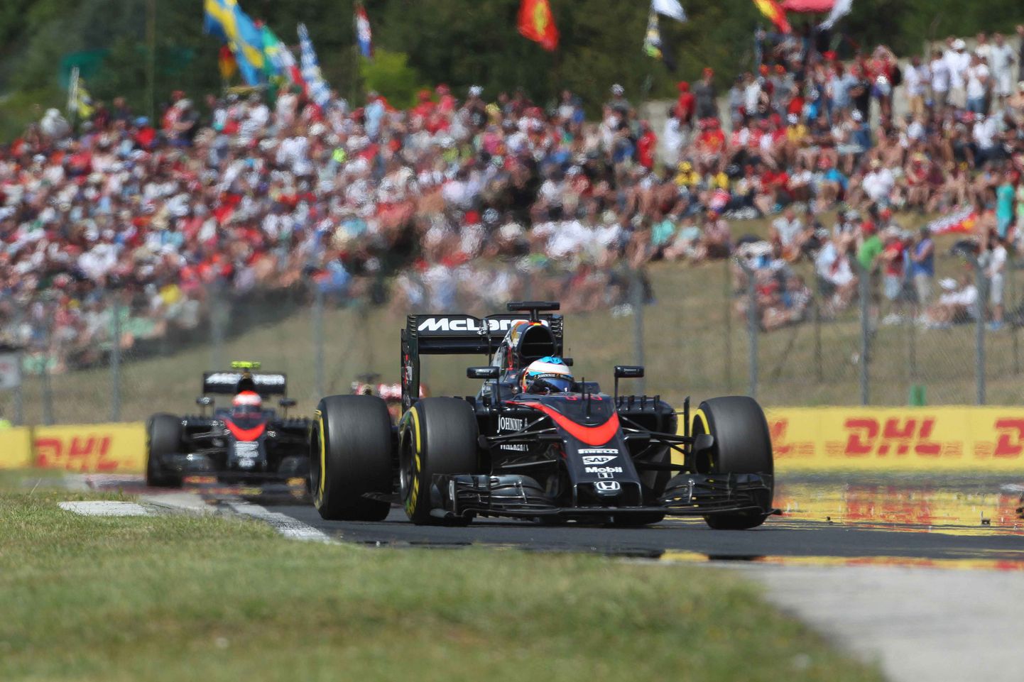 Mclareni meeskonna sõitjad: Fernando Alonso ees ja Jenson Button tema taga.