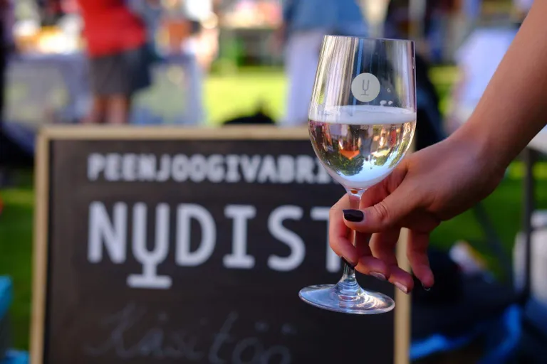 Kodumaine Peenjoogivabrik Nudist on osanud ära tabada oma niši. Osatakse olla julge, seda nii tootenimetustes kui ka «dialoogis» klientidega.