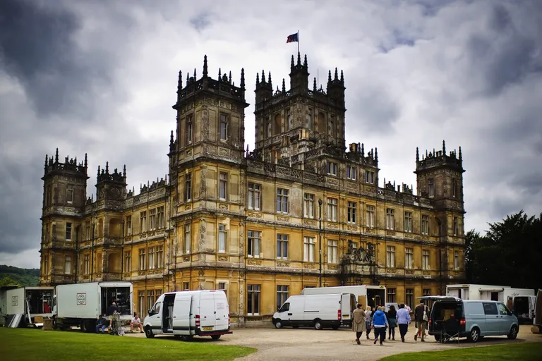 Ühendkuningriigis Berkshire'is asuv Highclere loss, kus võeti üles seriaali «Downton Abbey»