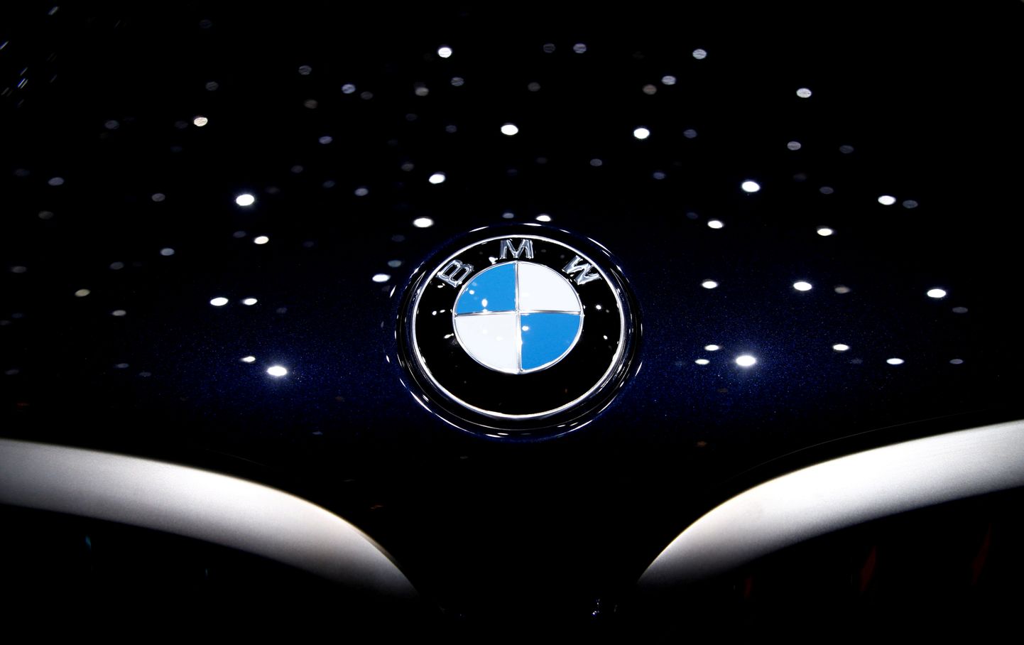 Логотип BMW.
