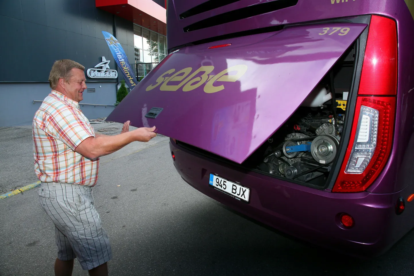 Sebe tutvustas Pärnus uusi  busse.