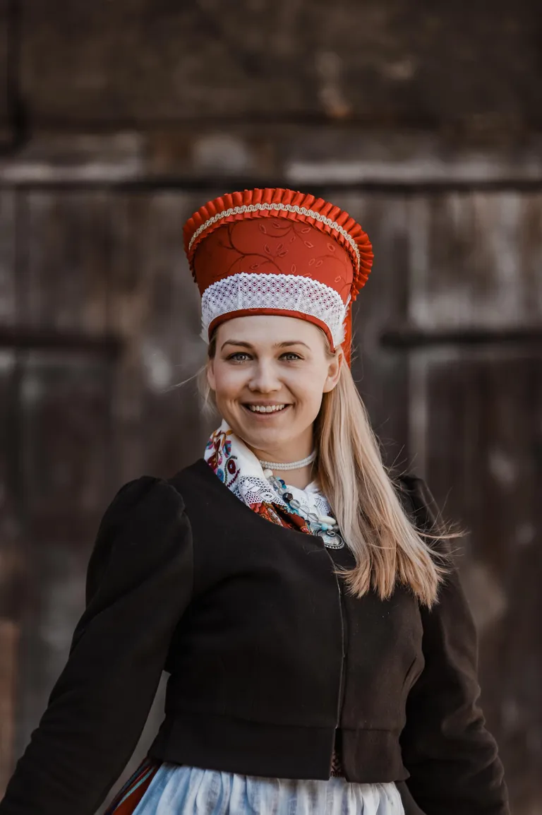 Lavastaja Ingrid Jasmini sõnul on tantsupidu tantsijate ja publiku vahetu emotsioonide ja energia jagamine ja seda ei saa teha poolikult.