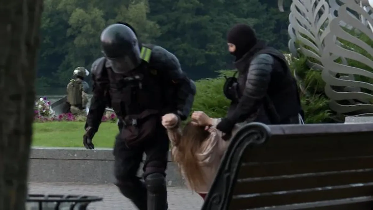 Policija vēršas pret iedzīvotājiem.