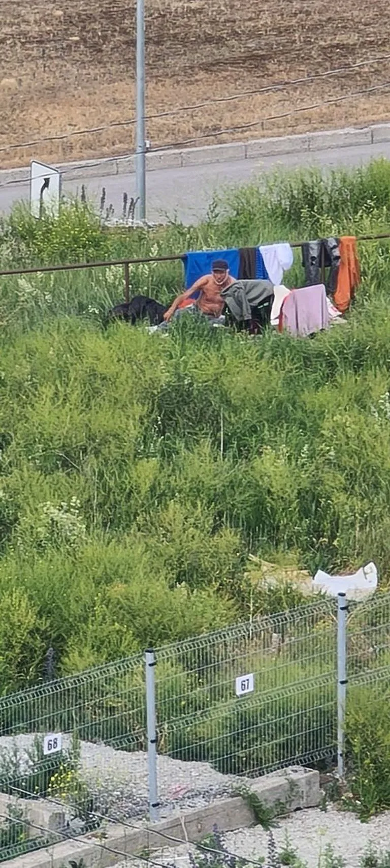 Kodutute laager mõned päevad enne tulekahju puhkemist.