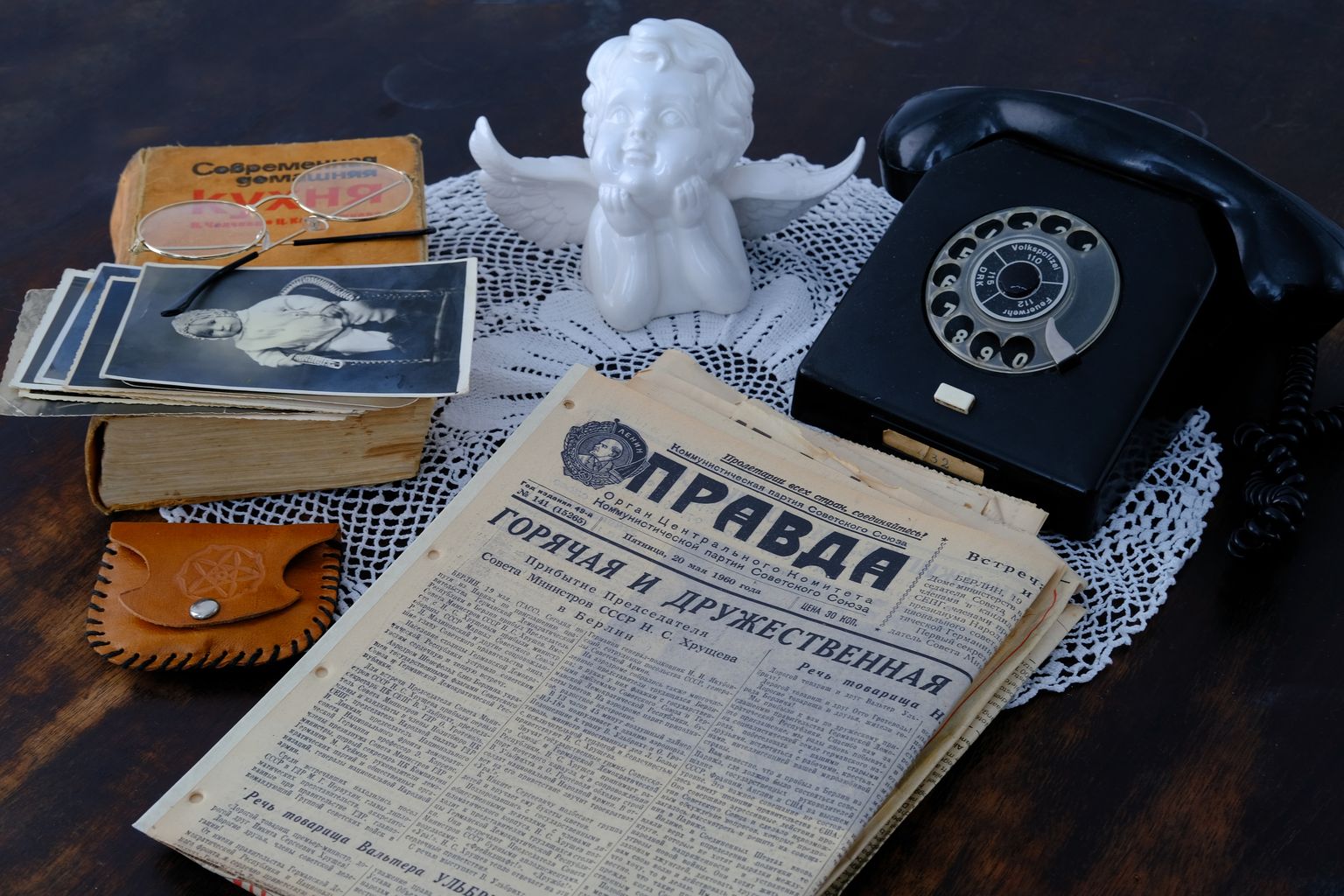 Старая газета СССР «Правда» 1960 года.