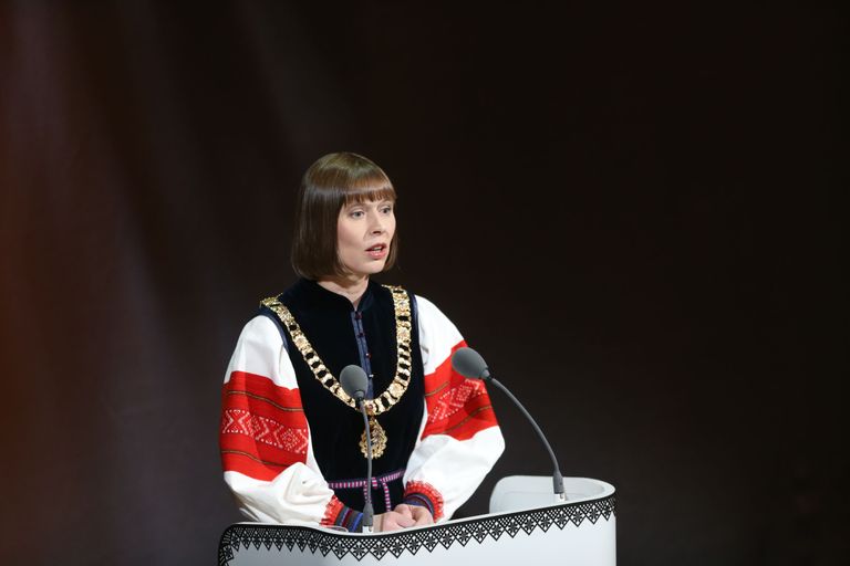 President Kersti Kaljulaid vabariigi aastapäeva kõnet pidamas.