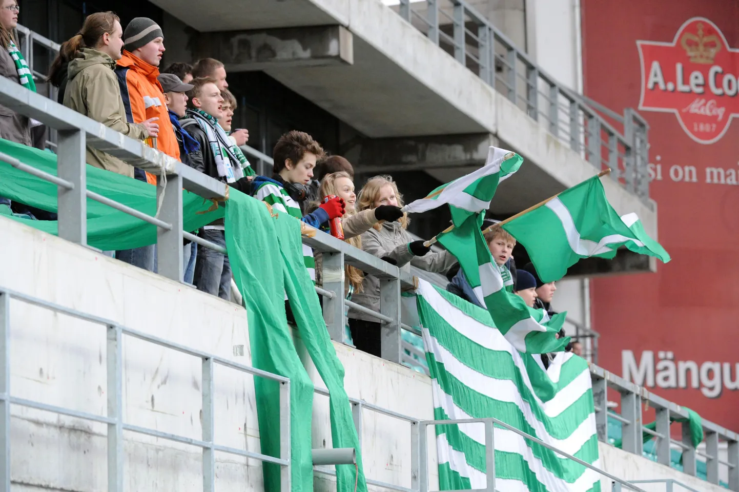 FC Flora fännid.
