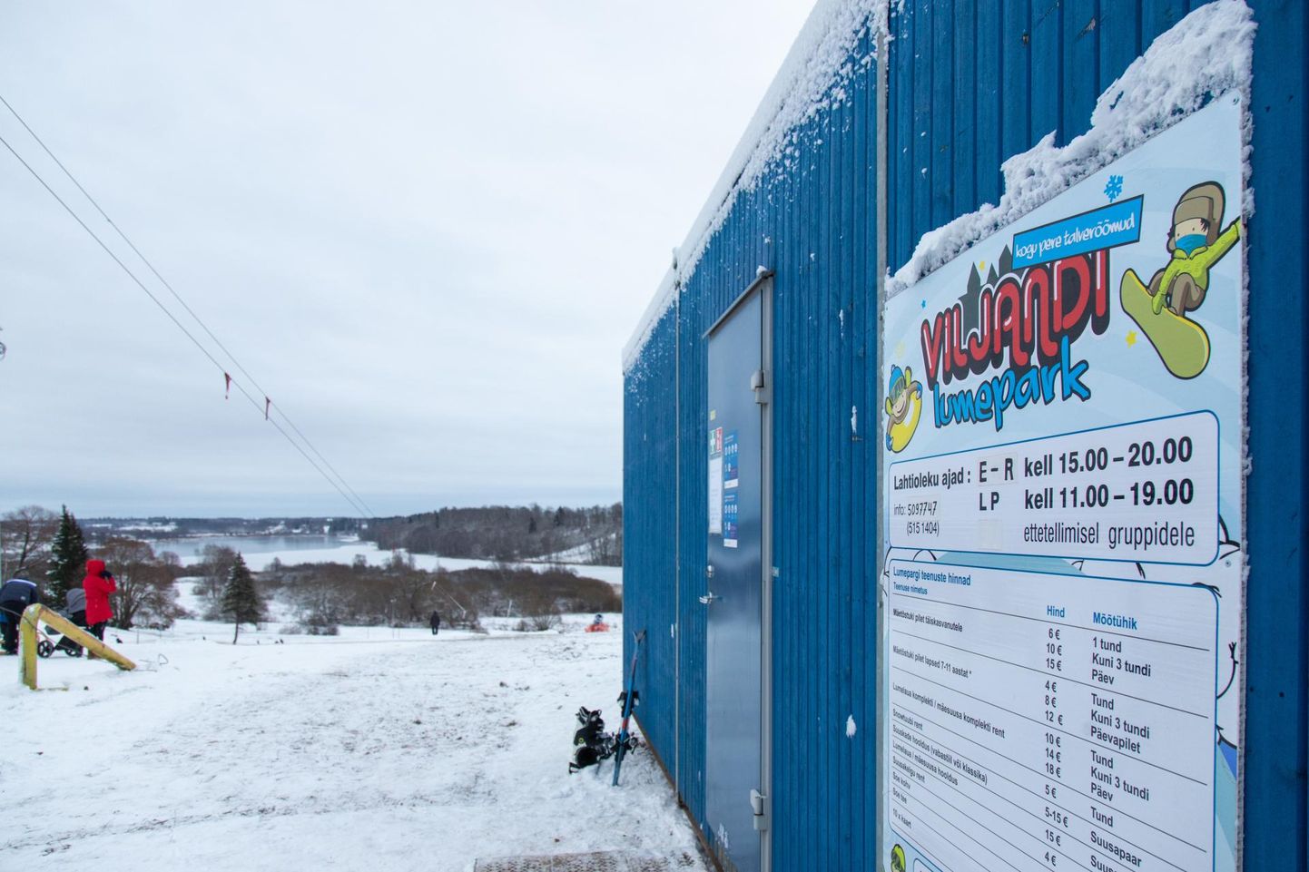 Huntaugu mäel toimetava mittetulundusühingu Viljandi Talvepark nõlv on küll lustijatele avatud, ent sealne tõstuk ootab veel külmakraade.