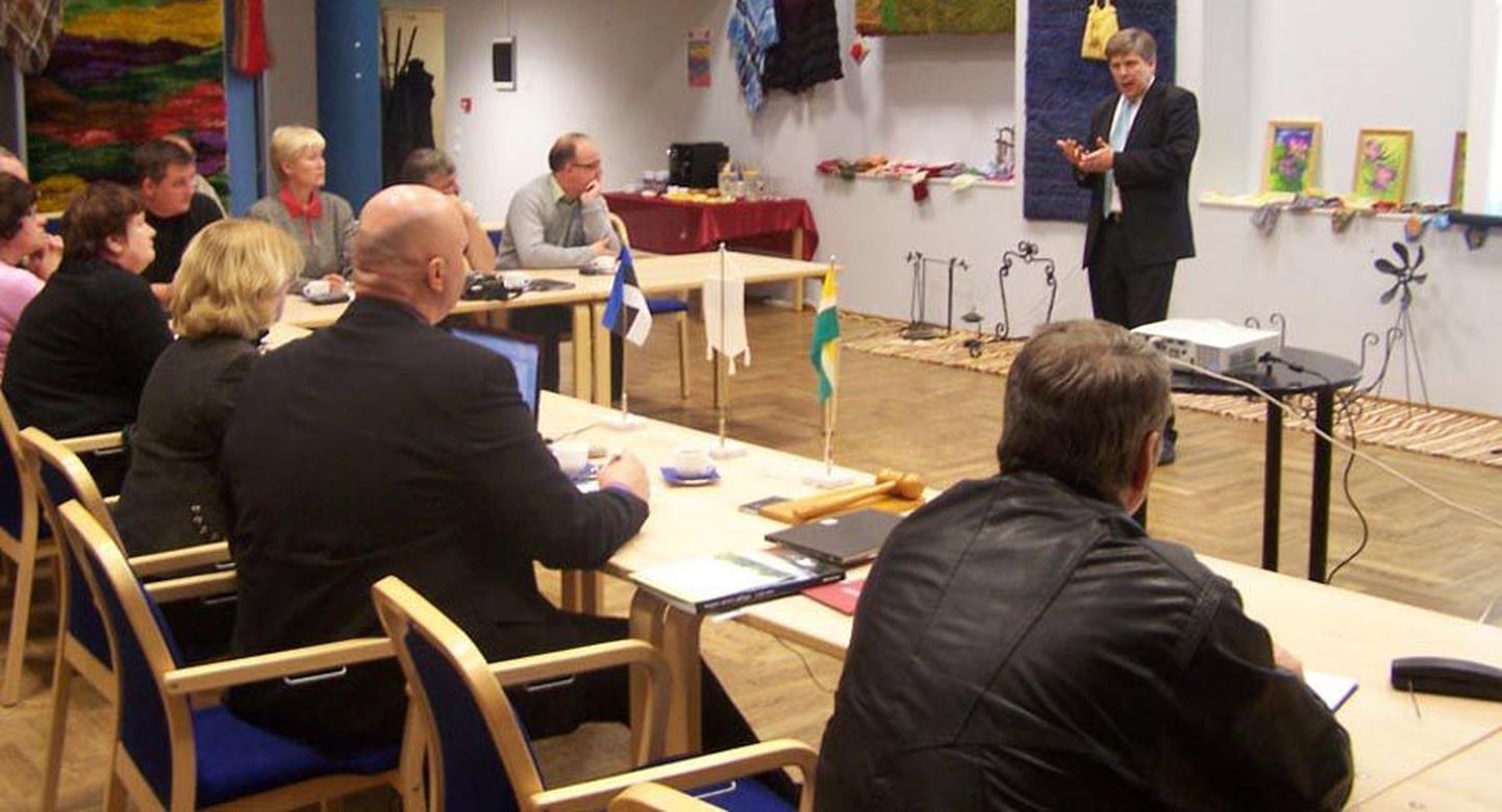 Karksi vallavolikogu istungil, millel osales regionaalminister Siim Valmar Kiisler, ei kujunenud välja selget seisukohta, kas omavalitsused peaksid ühinema Suur-Mulgimaaks.