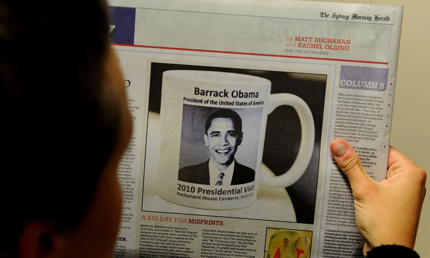 Barack Obama suveniirtass, millel ta eesnimi on kirjaveaga