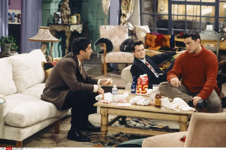 Kaader seriaalist «Sõbrad». David Schwimmer Ross Gellerina (vasakul), Matthew Perry Chandler Bingina ja Matt LeBlanc Joey Tribbianina