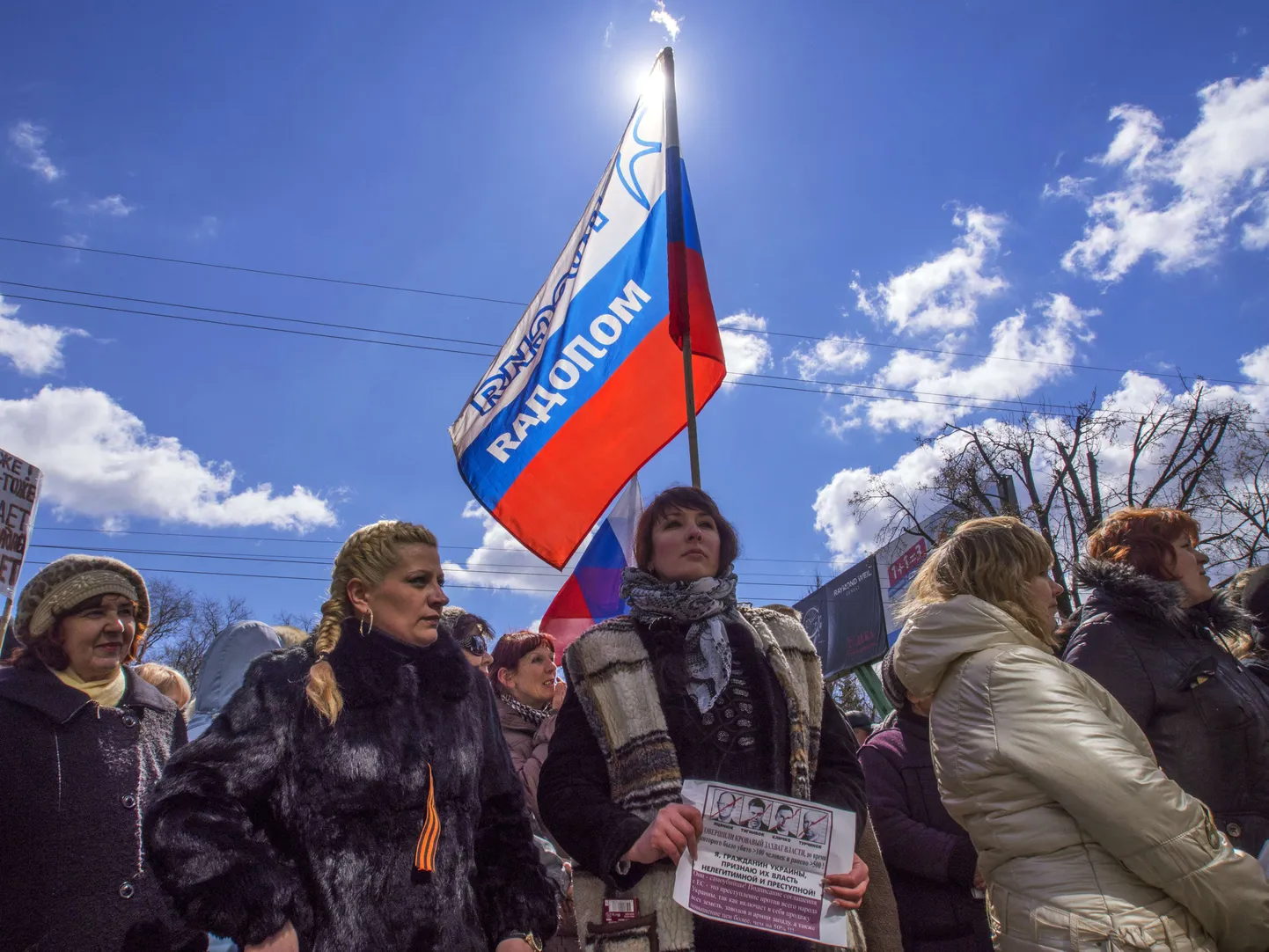 Venemeelsed separatistid on alates pühapäevast hõivanud oblastivalitsuste hooneid Donetskis, Luganskis ja Harkivis. Eesti venekeelsed ühiskonnategelased ja kodanikuaktivistid kinnitavad ühises avalduses, et mõistavad separatismi hukka.