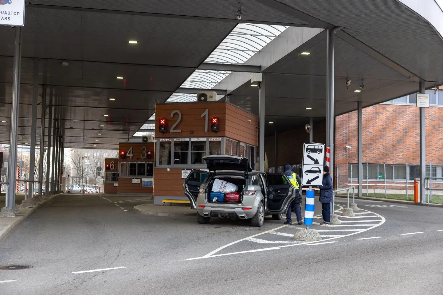 Kauba ja sularahaga seotud sanktsioonirikkumisi hakkab kaitsepolitsei asemel uurima maksu- ja tolliamet.