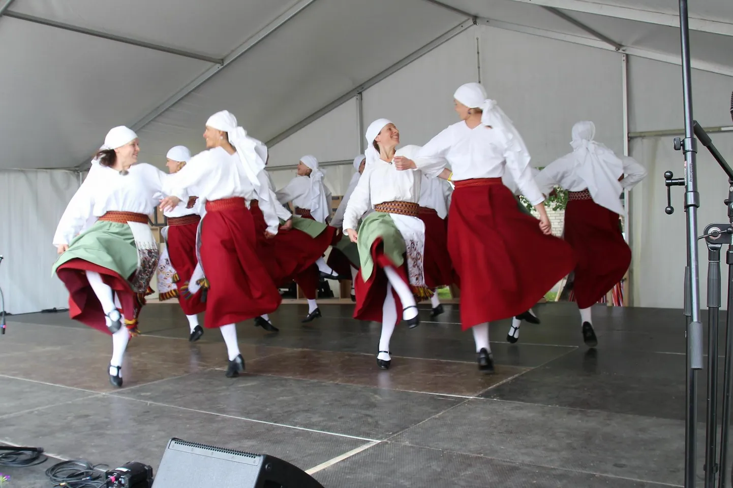Hetk 28. Võru pärimustantsu festivalilt «Ööst öhe»