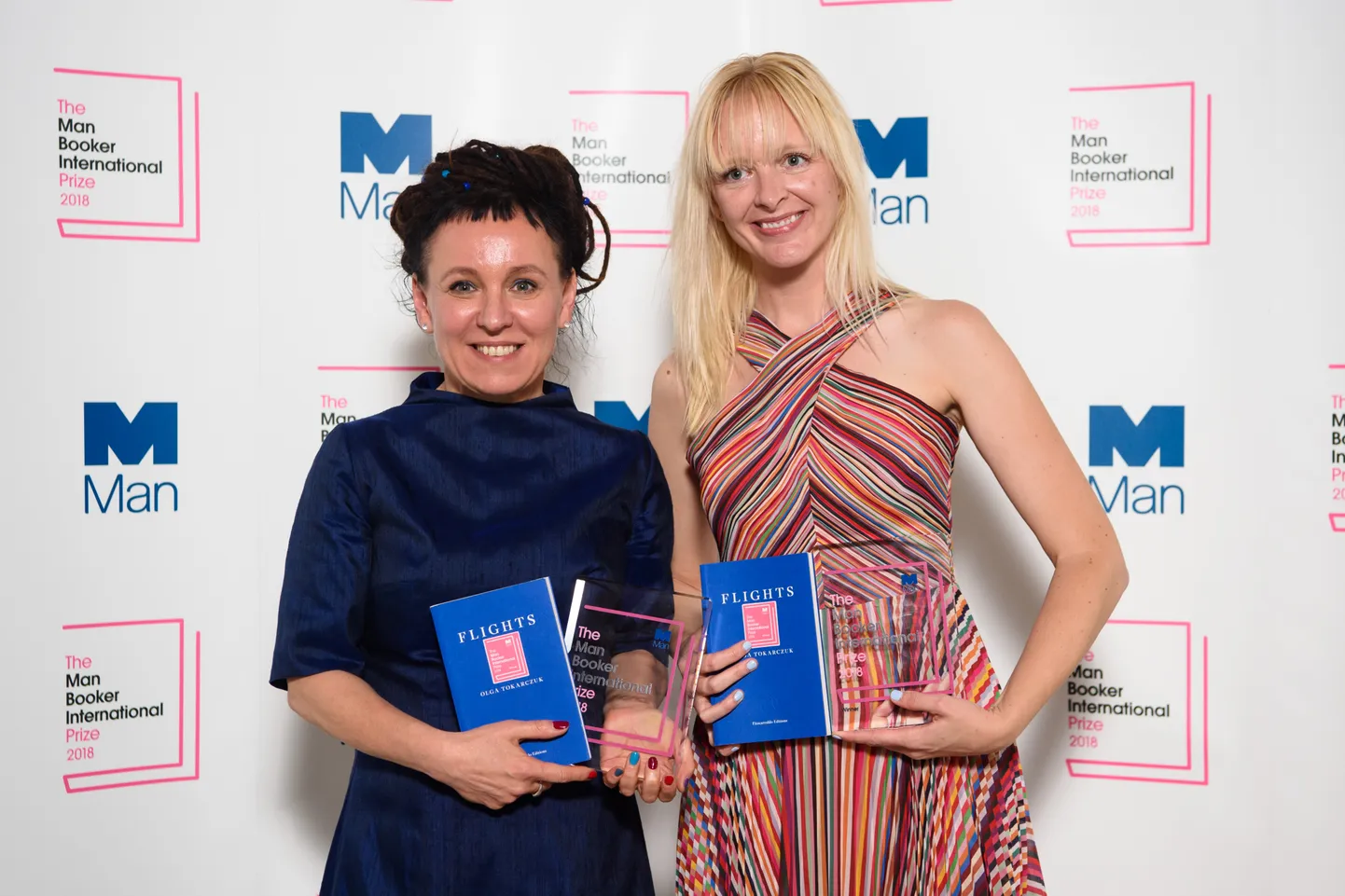 Poola kirjanik Olga Tokarczuk (vasakul) ja tõlkija Jennifer Croft (paremal) teisipäeval kirjandusauhinna Man Booker üleandmise tseremoonial Londonis.