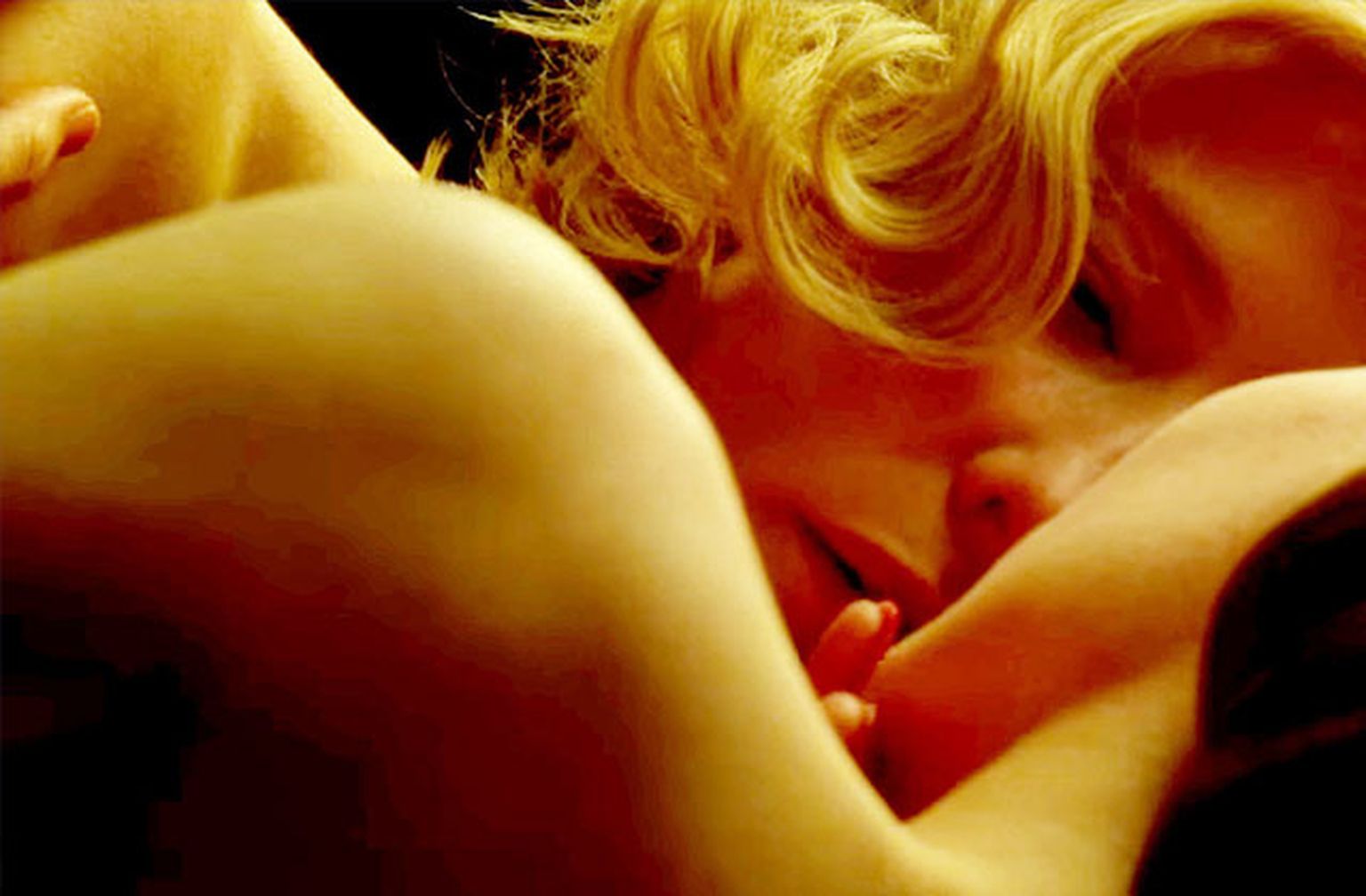 Keita Blanšete (Cate Blanchett) un Rūnija Mara (Rooney Mara)