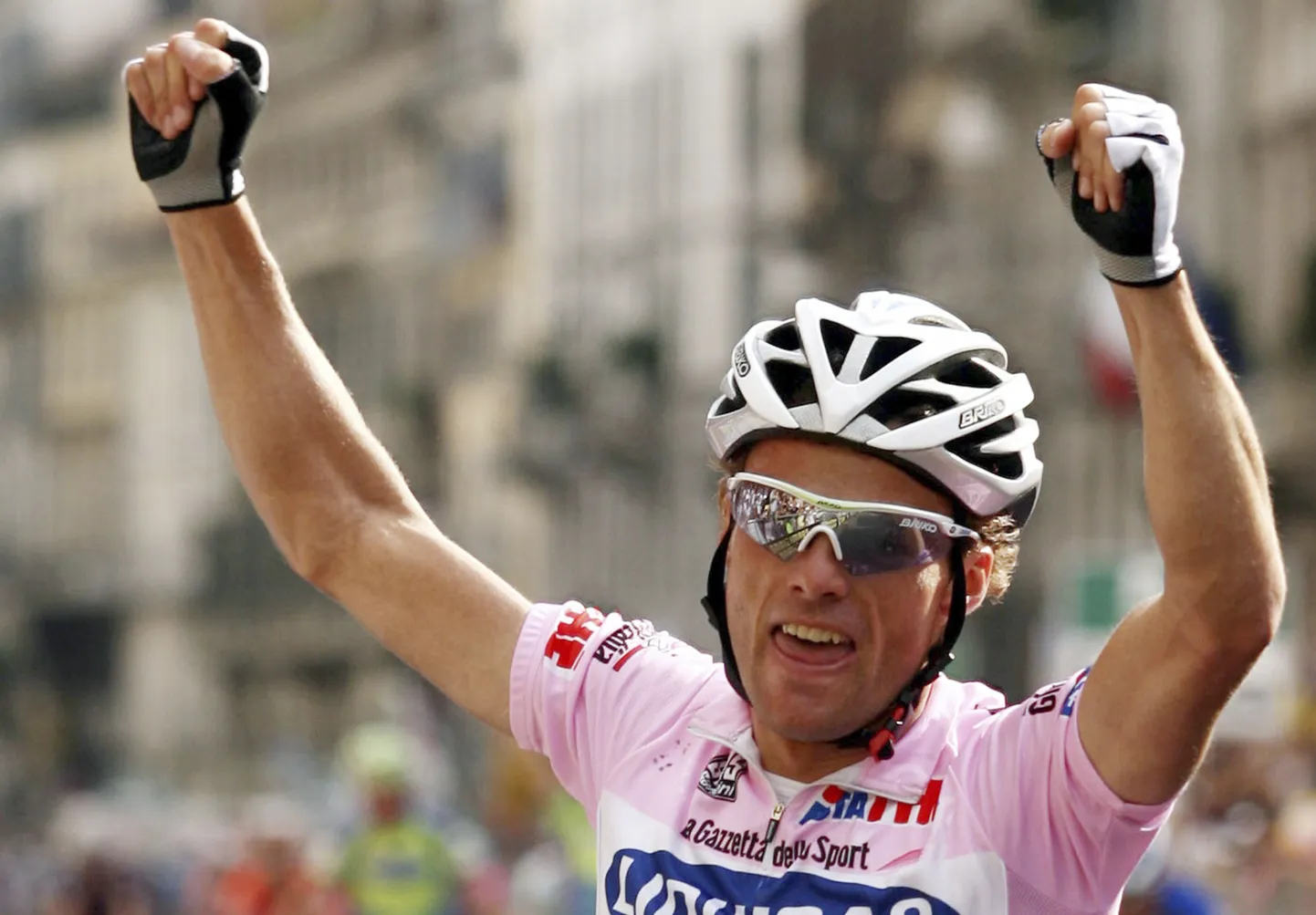 Danilo Di Luca 2007. aastal Itaalia velotuuri üldvõitu tähistamas