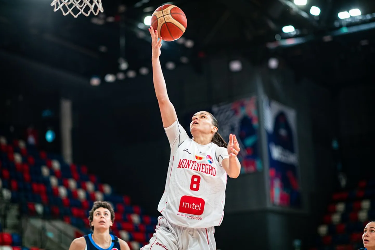 Melnkalnes basketboliste Dragana Zivkoviča