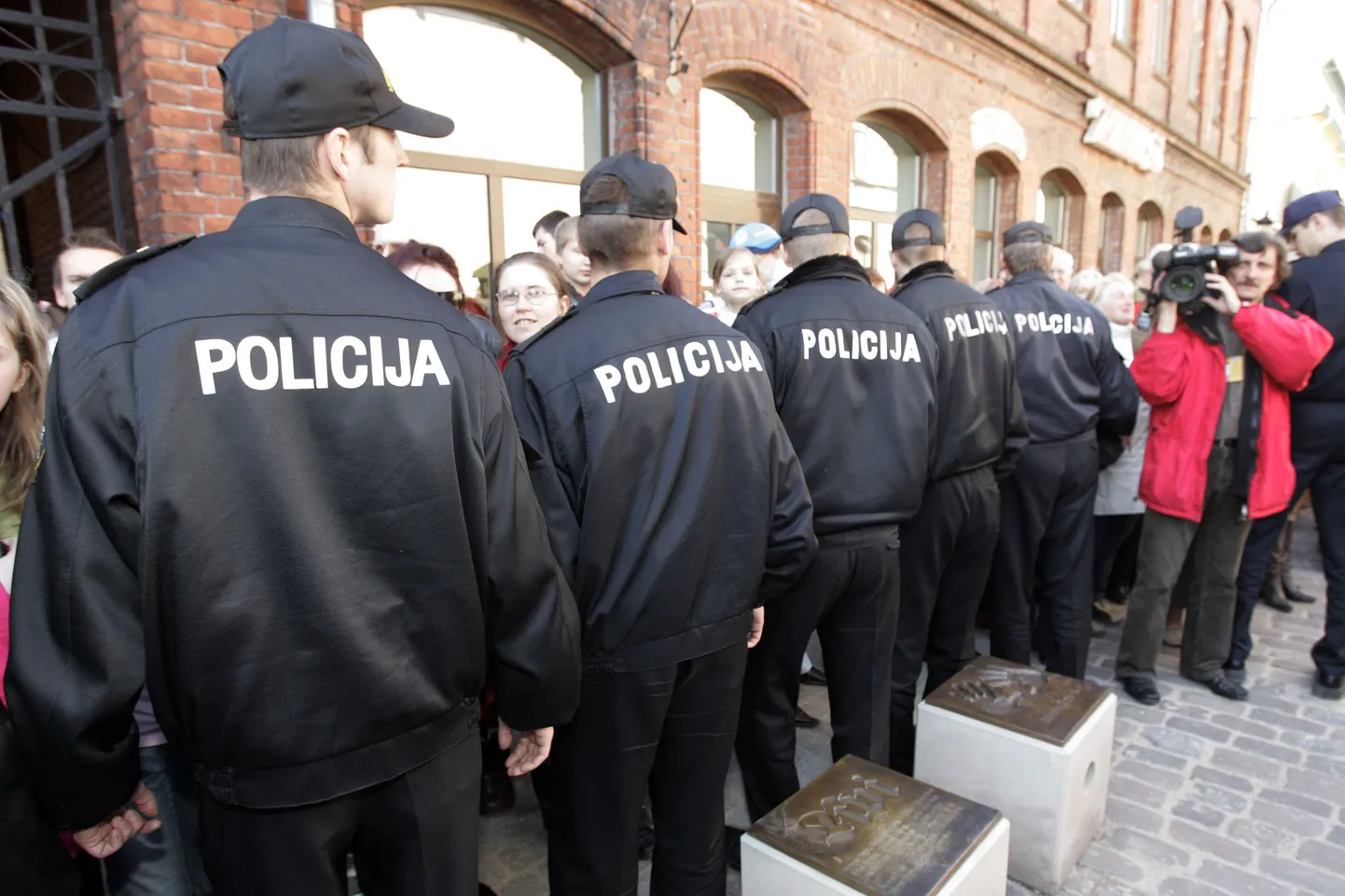 Läti politsei Belgia kuninganna visiiti turvamas.