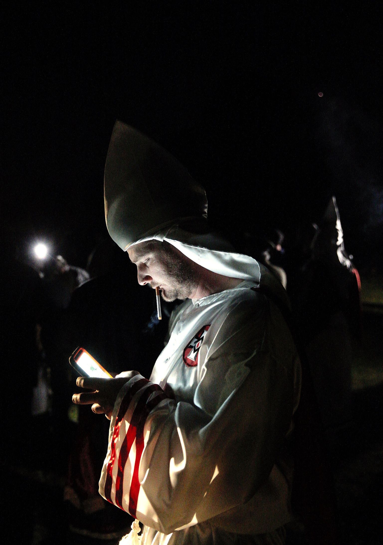 Ku Klux Klani liige ristipõletamisel Pauldingi maakonnas toimunud «Valgete Uhkuse» paraadil.