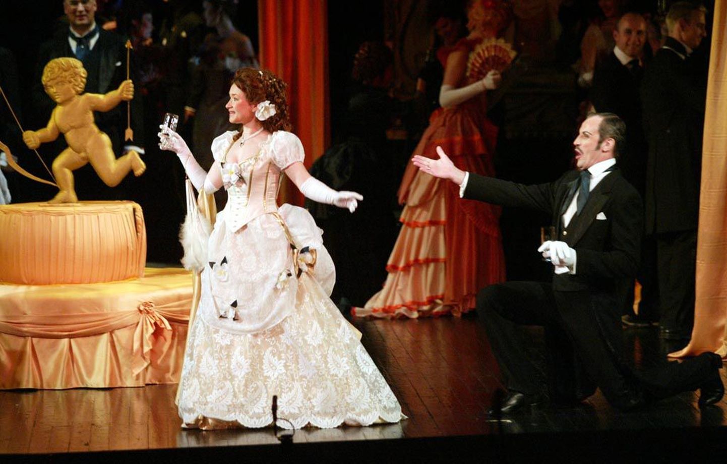 Vanemuise teatri ooperilavastus "La Traviata".