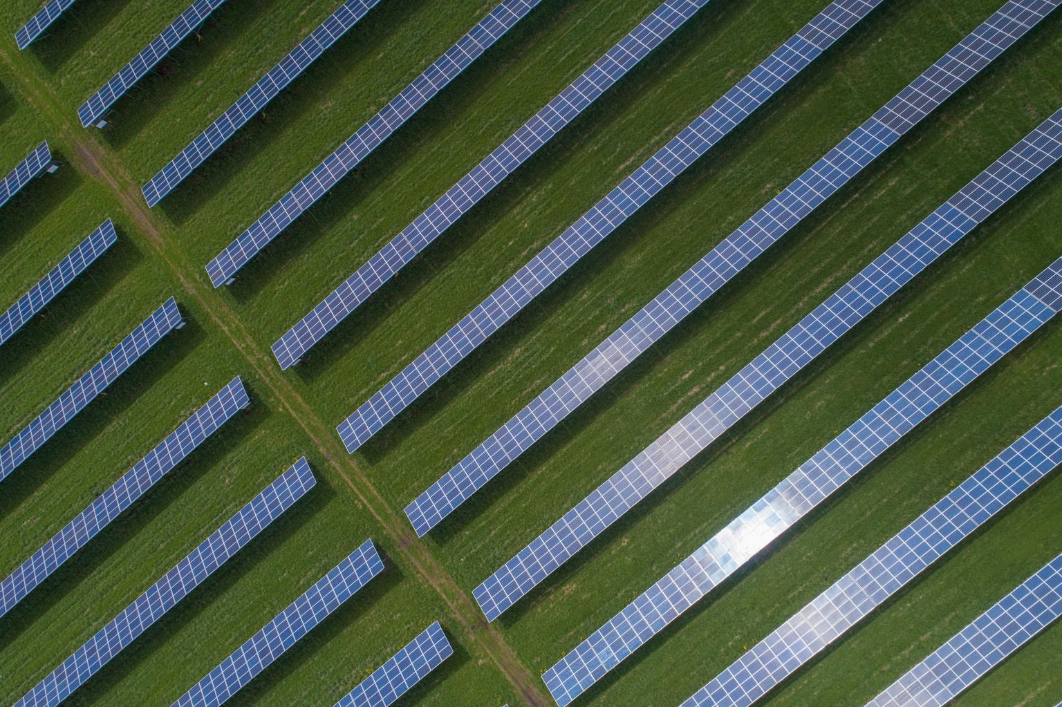 Mäeltküla tööstuspargi päikeseelektrijaam Viljandi vallas.